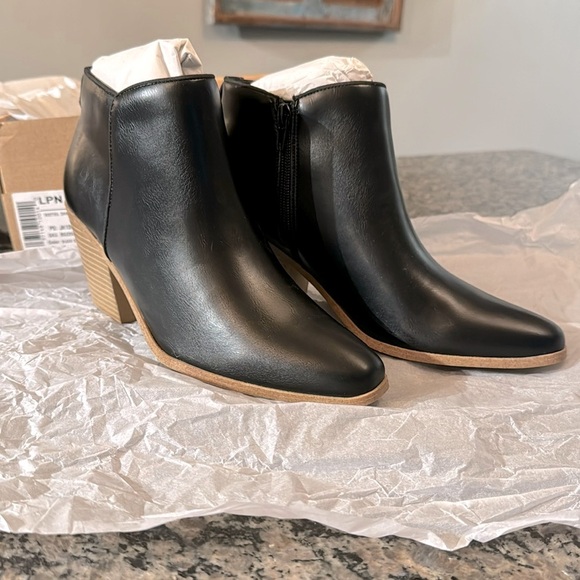 Just Fab black Caviar ankle boot NIB 7 - Picture 1 of 8